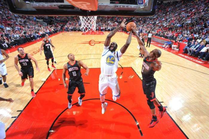  库里复出砍下赛季最高分引热议  