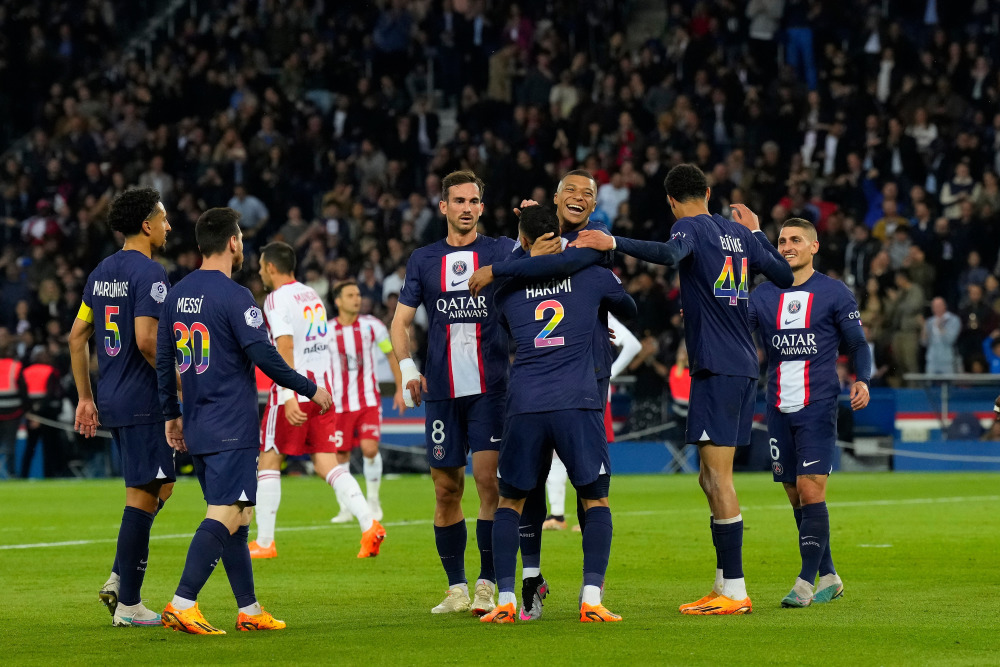  巴黎圣日耳曼, 主场大胜锁定榜首位置  